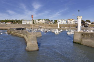 Saint-Michel-Chef-Chef 'in liman ve deniz feneri Batı Fransa Loire-Atlantik departmanında..