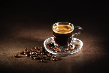 Kahve espresso kahve çekirdekleri ile