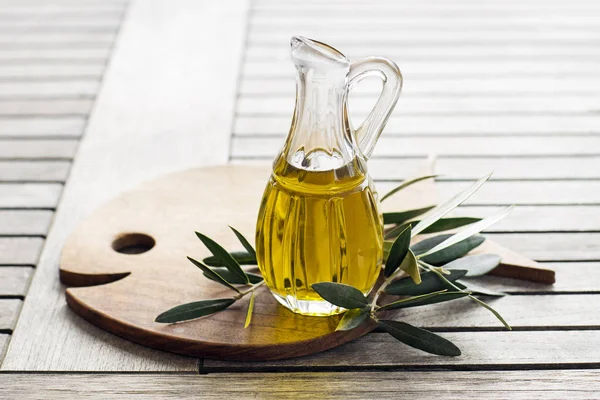 Aceite de oliva fuera —  Fotos de Stock