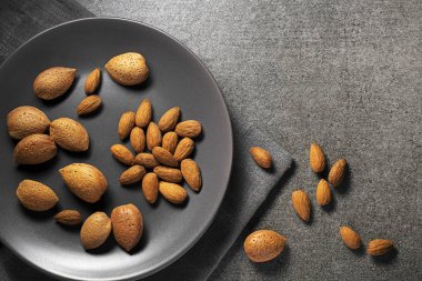 Badem fındık arka plan üzerinde