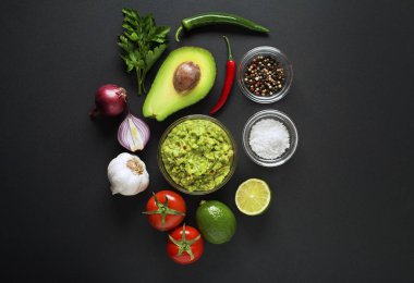 Guacamole malzemelerle