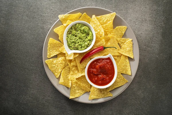 Guacamole und Tomaten-Salsa — Stockfoto