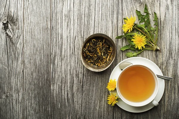 Dandelion tea for health — Stock Photo, Image