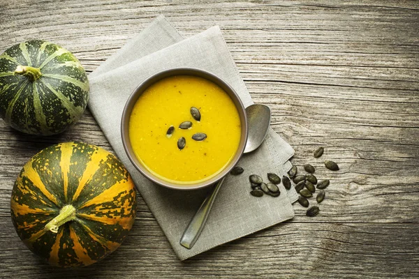 Pumpkin soup with pumpkin background — Stock Photo, Image