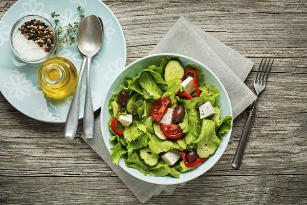 Salade au fromage et olives — Photo