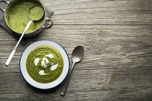 Grüne gesunde Suppe — Stockfoto