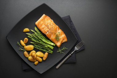 Sebzeli somon bifteği