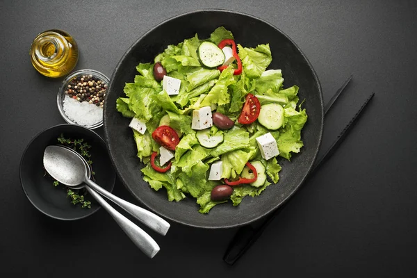 Taze salata yemek — Stok fotoğraf