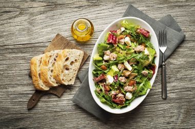 Ton balığı salatası