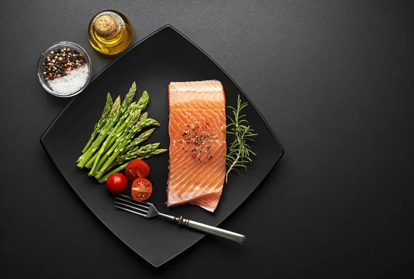 Salmon fish with ingredients — Stock Photo, Image