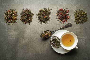Çay bardağı çay koleksiyonu ile