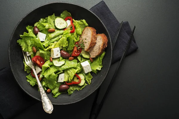 Peynirli salata marul — Stok fotoğraf