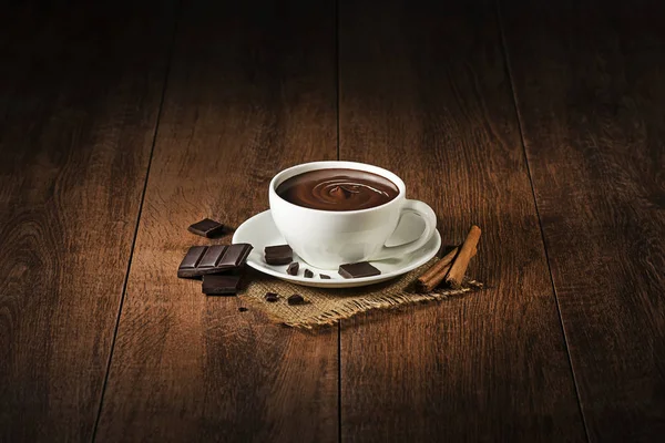 Hot chocolate with dark chocolate and marshmallow — Stock Photo, Image