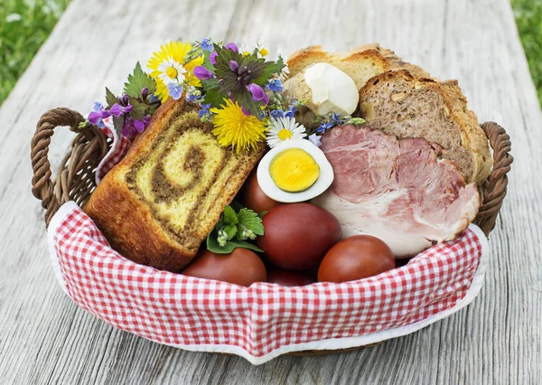 Traditional Easter food with ham and eggs — Stock Photo, Image