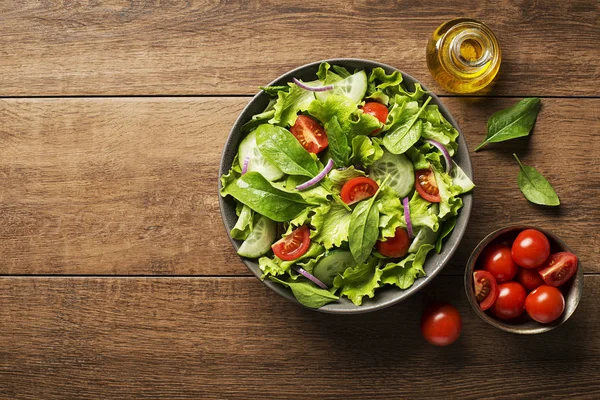 Зелений салат з овочами — стокове фото