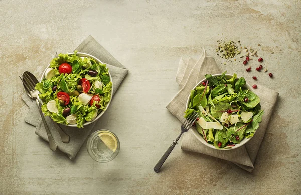 Taze sağlıklı malzemeli salata yemekleri. — Stok fotoğraf