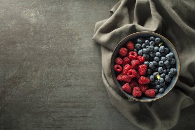 Taze meyve topladım. 