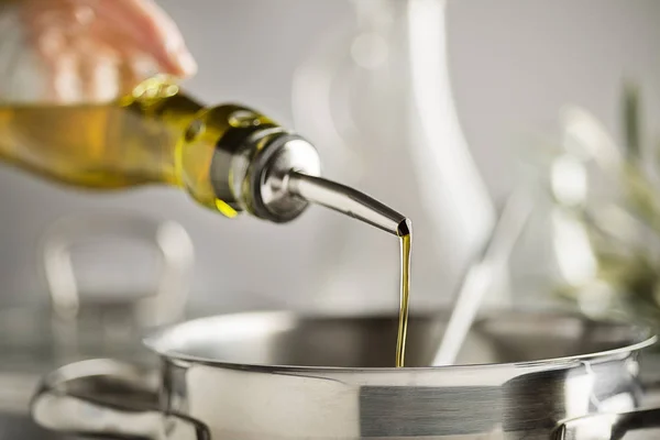 Cooking oil for cooking meal in pot — Stock Photo, Image