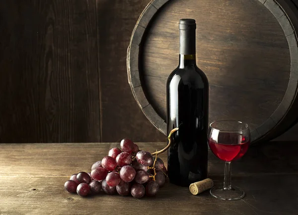 Červené víno s barel — Stock fotografie