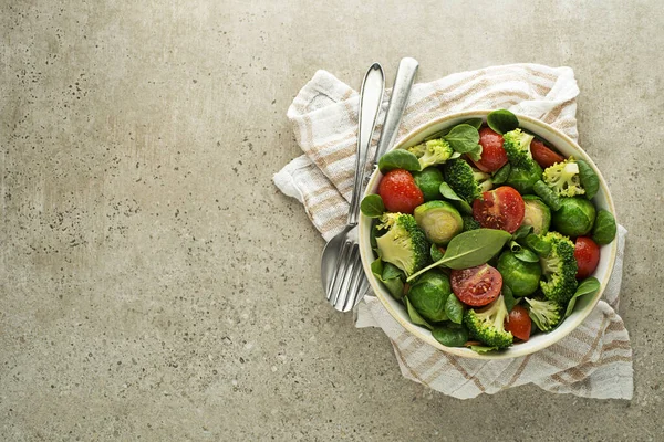 Sallad med kokta grönsaker — Stockfoto