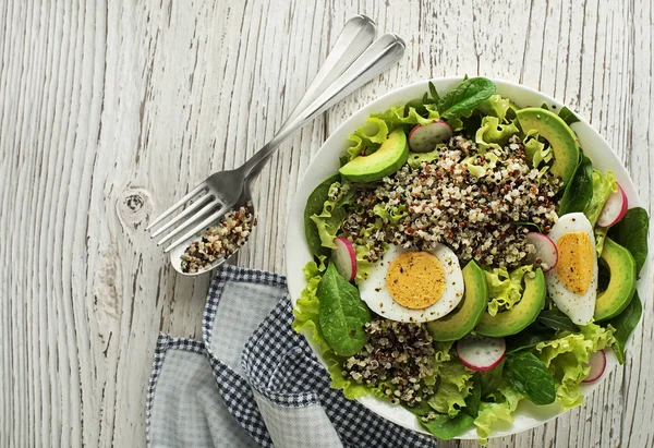 Salad with quinoa seeds — 스톡 사진