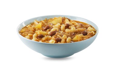 Patates, makarna ve fasulye ile taze lahana yahnisi.