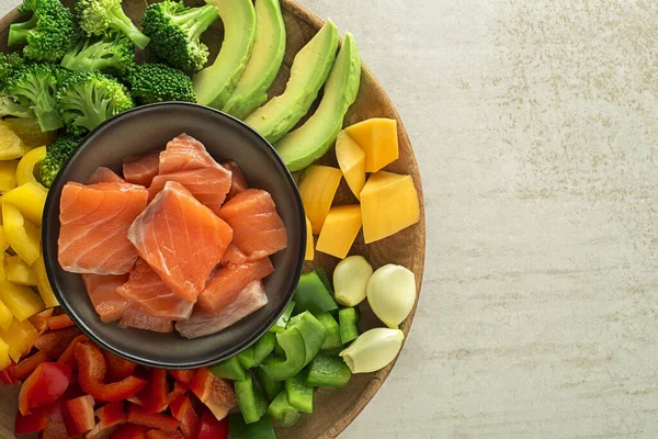 Kochen Gesunde Mahlzeit Mit Lachssteak Und Gemischtem Gemüse Gesundes Kochkonzept — Stockfoto