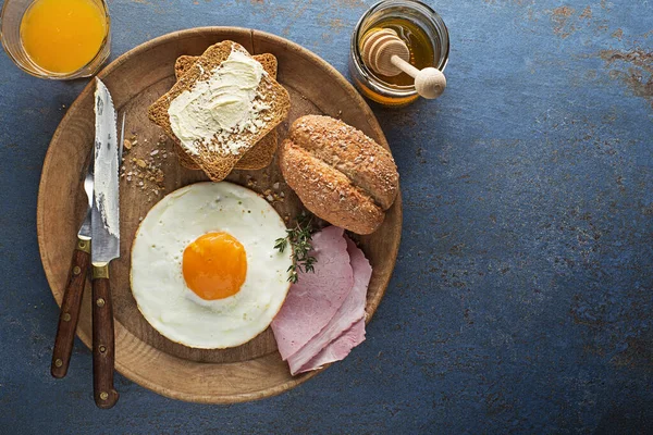 Desayuno Huevo Frito Jamón Mesa Vista Superior Comida Saludable Para — Foto de Stock