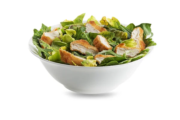 Ensalada Verde Saludable Con Pollo Frito Crujiente Aislado Blanco — Foto de Stock