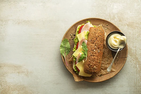 Sandwich Jambon Fromage Tomate Laitue Continental Délicieux Table Petit Déjeuner — Photo