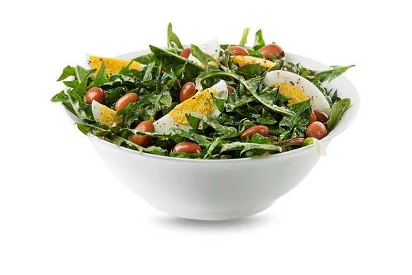タンポポの葉 卵と白に隔離された豆と健康的なグリーンサラダ — ストック写真