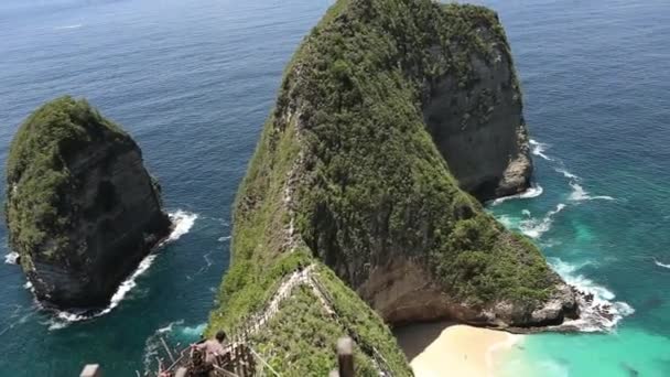 Playa Kelingking, Nusa Penida, Bali, Indonesia. — Vídeos de Stock