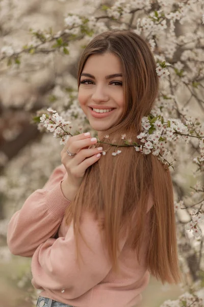 Beautiful Natural Woman Spring Blossom Time — Stock Photo, Image