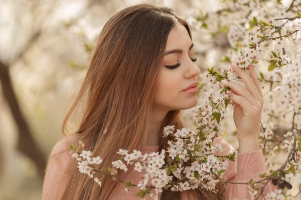 Beautiful Natural Woman Spring Blossom Time Cherry Garden — Stock Photo, Image