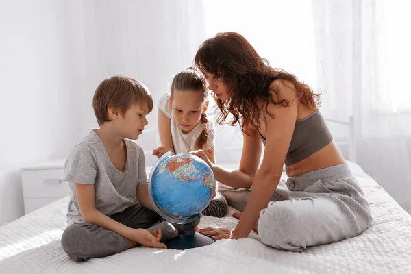 Gelukkig Familie Moeder Dochter Zoon Hebben Het Naar Hun Zin Stockfoto