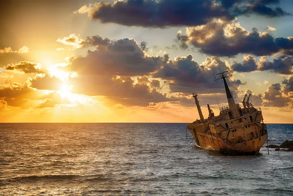 ЕдРо Iii, потерпілих корабельну аварію на човнах — стокове фото
