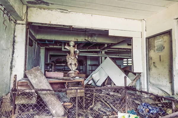 Hotel nach dem Tsunami 2004 aufgegeben — Stockfoto