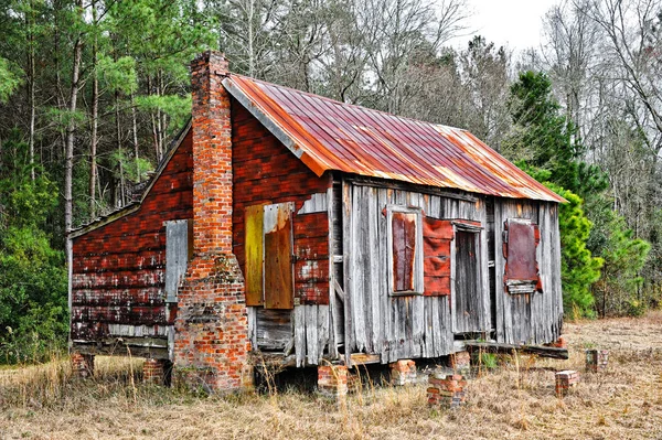 Fazenda abandonada no país — Fotografia de Stock