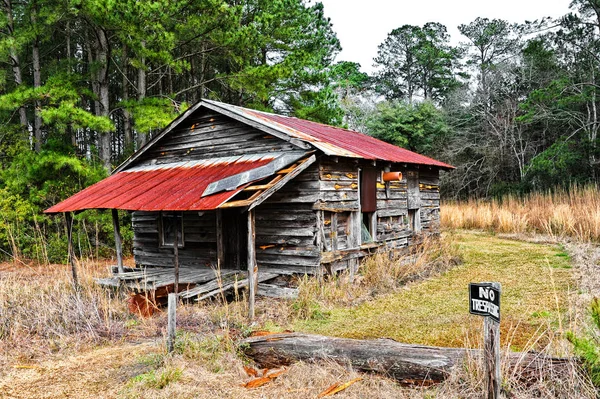 Ferme abandonnée dans le pays — Photo