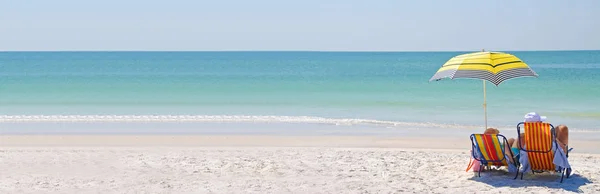 Desfrutando de um dia na praia — Fotografia de Stock