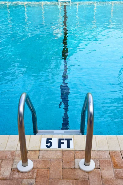 プールの梯子 — ストック写真