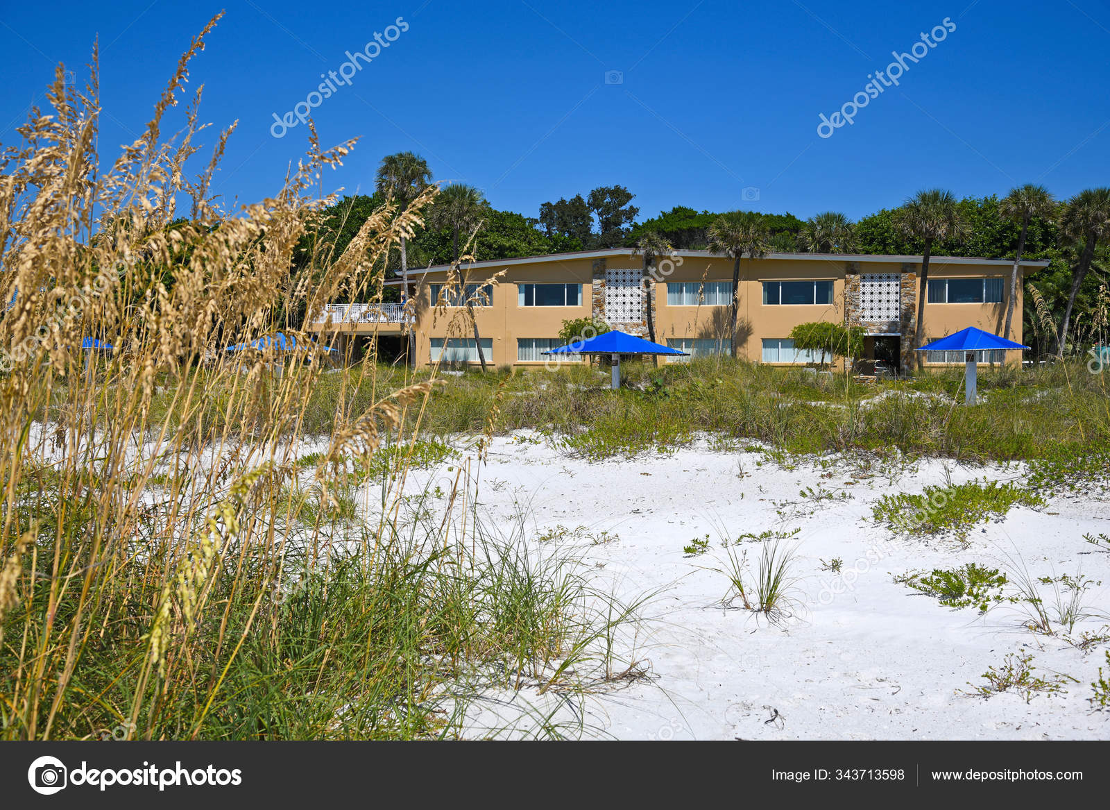 LayBy Resort on Holmes Beach, Florida – Stock Editorial Photo © EyeMark