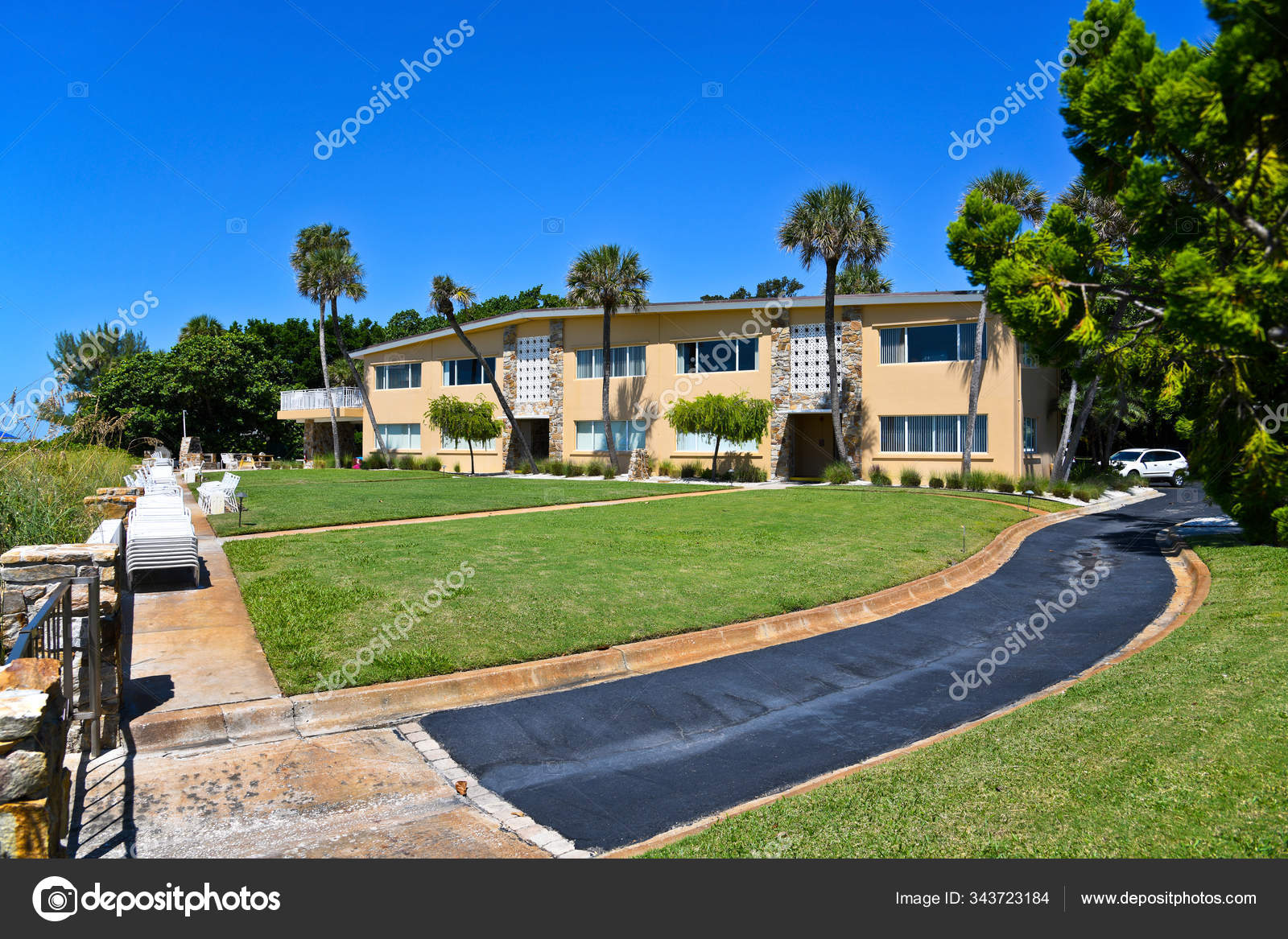 LayBy Resort on Holmes Beach, Florida – Stock Editorial Photo © EyeMark