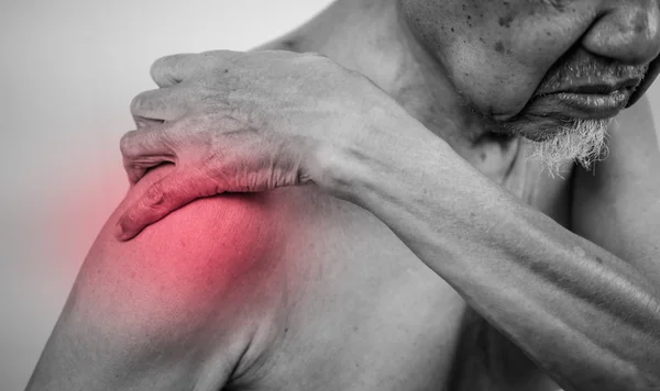 Senior man hand holding healthy arm and massaging he shoulder in — Stock Photo, Image