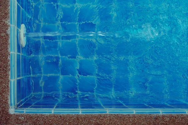 Piscina, piscina de hidromassagem azul com água limpa — Fotografia de Stock