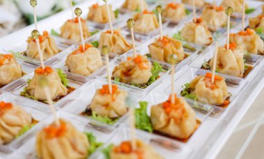 Çince Dimsum kokteyl düğün günü buğulama.