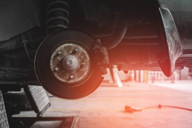 Araba mekanik tamir fren balatası otomatik tamir garajda araba se