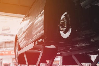 Araba kaldırdı giderme otomobil servis, onarım, değiştirme bir