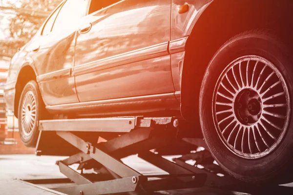 Araba kaldırdı giderme otomobil servis, onarım, değiştirme bir