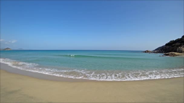 Σιωπηλή Κύματα Μια Αμμώδη Παραλία — Αρχείο Βίντεο